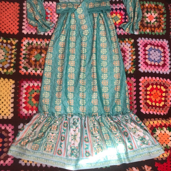 1960’s Green Pattern Maxi Dress - Picture 4 of 7